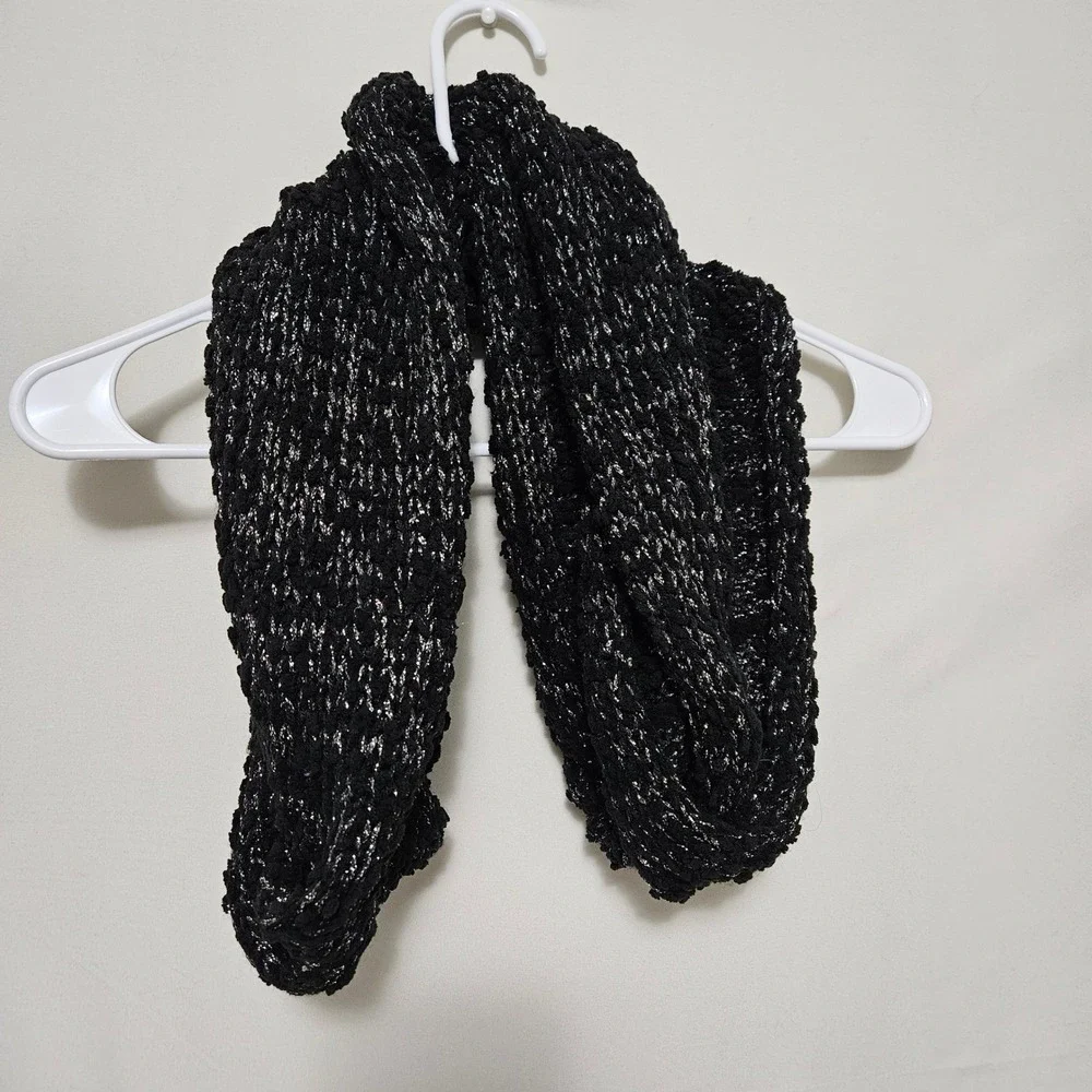 Calvin Klein Black Metallic Sparkle Chunky Knit‎ Infinity Loop Scarf